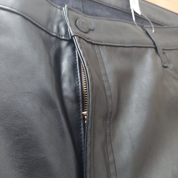 Old Navy Hise Rise OG Faux Leather Pants in Black Plus Size 24 - Picture 5 of 12
